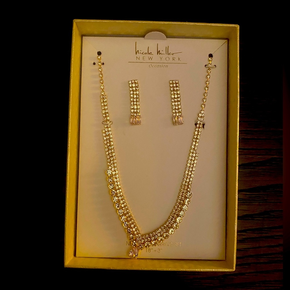 NEW Nicole Miller earrings and necklace set